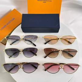 Picture of Louis Vuitton Sunglasses _SKUfw79399231fw